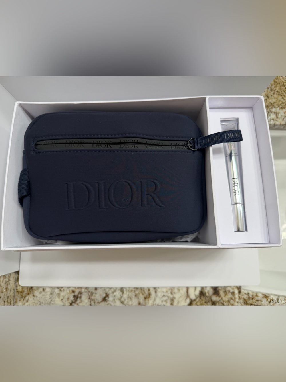 Dior Capture Totale Hyalushot wrinkle corrector and Unisexy Travel Accessory Bag